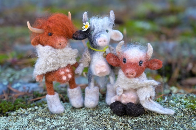 Cow Finger Puppet Video Course