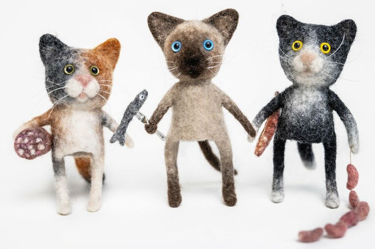 Cat Finger Puppet Livestream Course